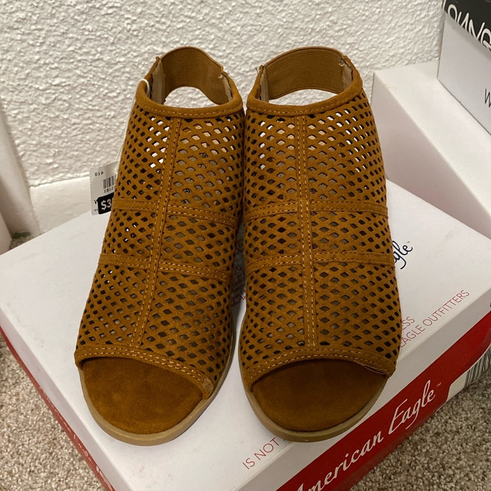 American Eagle Brown Ankle Boots, NWT